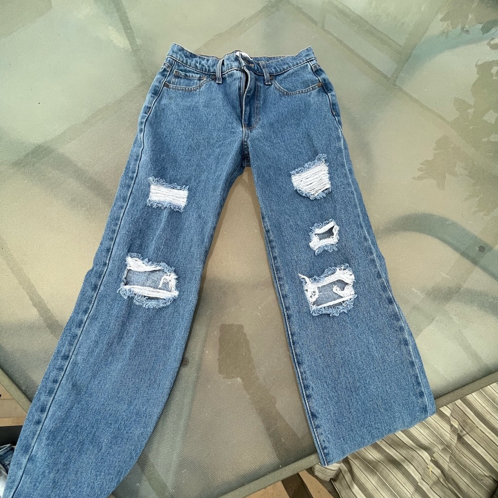 Baggy ripped jeans